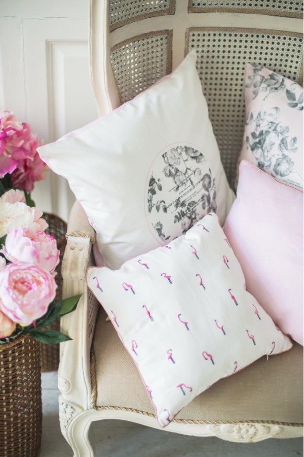 Декоративные подушки в постельных тонах l Decorative pillows in pastel colors