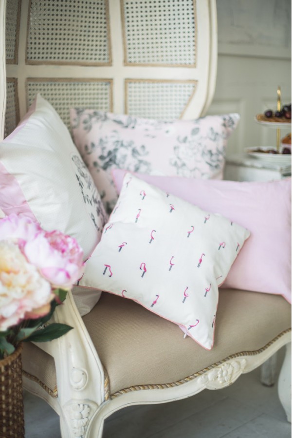 Декоративные подушки в постельных тонах l Decorative pillows in pastel colors