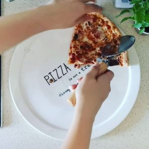 Блюдо для пиццы с ножом "KITCHEN ELEMENTS" 35,5 см.