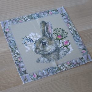 Салфетка "Кролик и цветы"