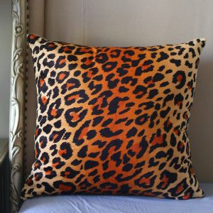 Подушка "Леопардовый принт" 50х50 см