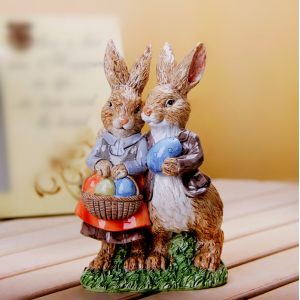 Статуэтка для интерьера "Пара кроликов: кролик и крольчиха с пасхальными яйцами"