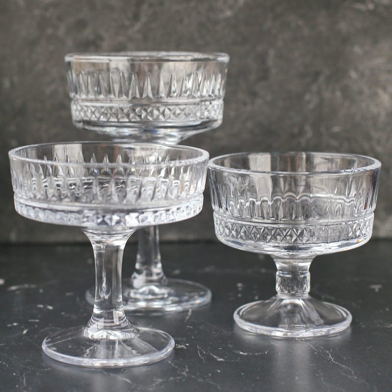 Набор стеклянных пиал на ножке "Гэтсби" для новогодней сервировки, 3 вида