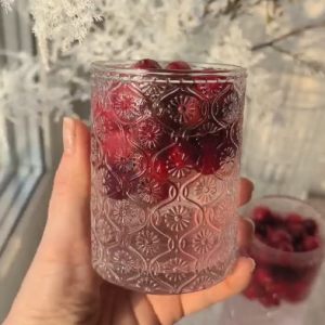 Праздничный стакан стеклянный прозрачный "Cherish" с цветком бегонии