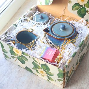 Большой подарочный набор для чаепития "Dots" с вкусным сюрпризом