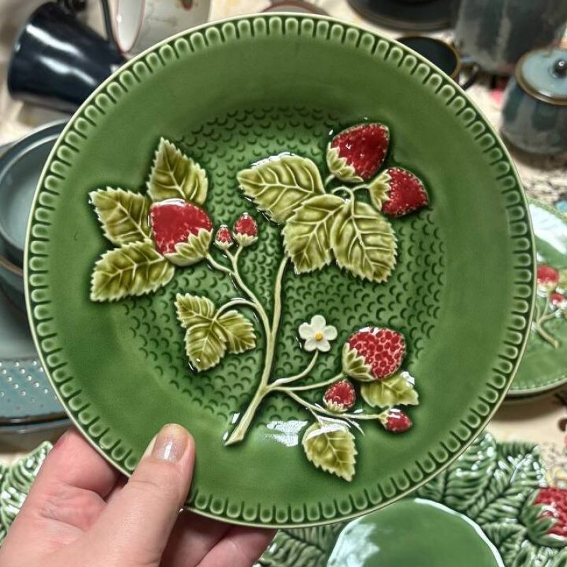 Тарелка закусочная "Земляника" 20 см от Bordallo Pinheiro