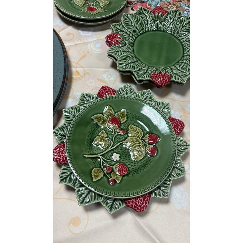 Тарелка закусочная "Земляника" 20 см от Bordallo Pinheiro