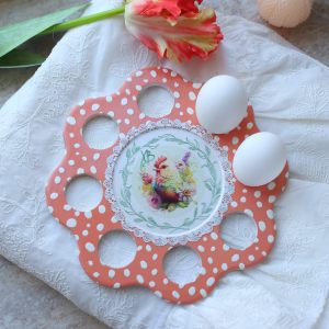 Пасхальная подставка под яйца "Курочка ХВ"