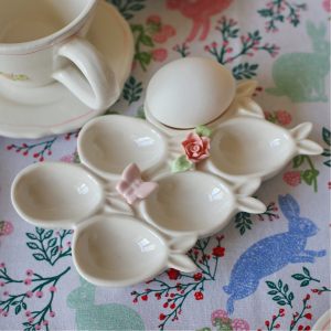 Пасхальная подставка под яйца "Роза и бабочка"